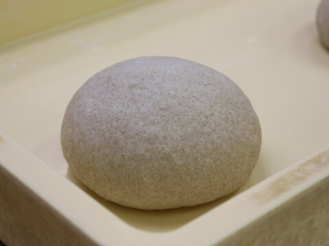 昔ながらの手作りのパンの種